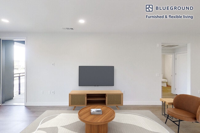 Foto del edificio - 185 S State College Blvd