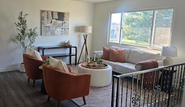 Building Photo - Newly Remodeled 4 bedroom Home-For Rent