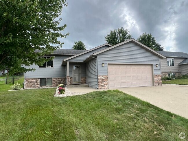 Building Photo - 4702 Manor Brook Dr NW