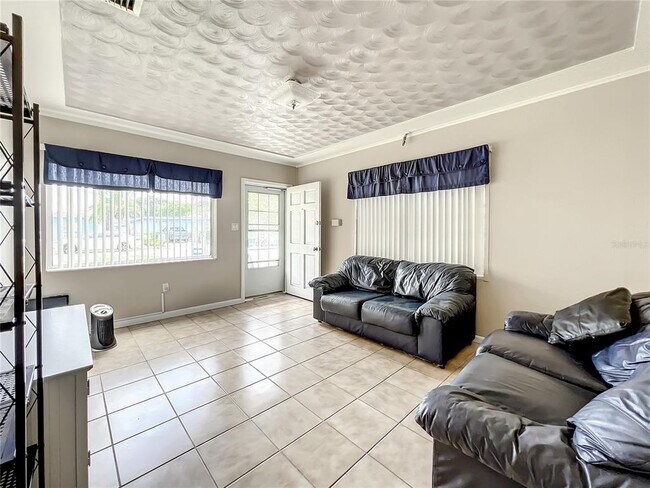 Foto del edificio - 2711 W Heiter St