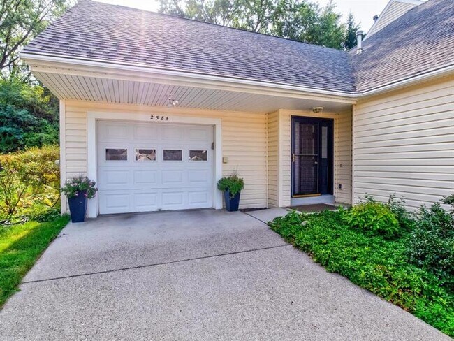 Building Photo - 2584 N Hunters Point Ct