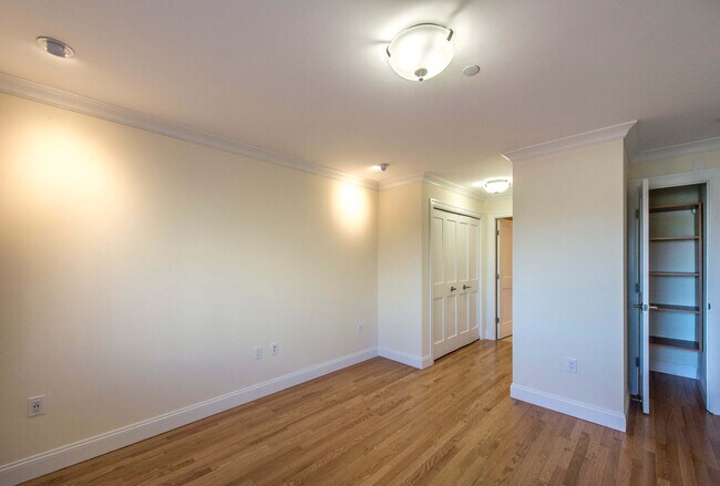 Interior Photo - 1443 Beacon