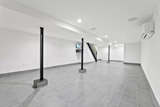 Foto del edificio - 1014 Putnam Ave