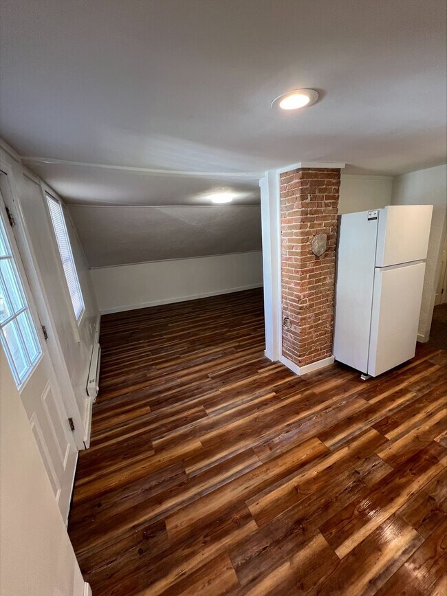 Photo - 150 Maple St Apartment