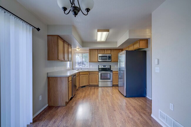 Cocina - 5812 Brennan Avenue