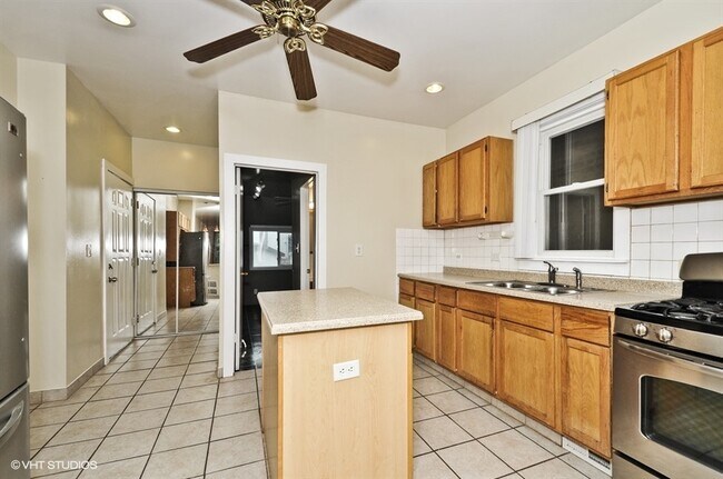 Foto del edificio - 2453 N Campbell Ave