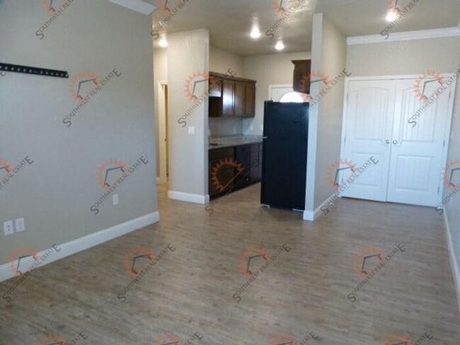 Building Photo - Charming 1 bedroom 1 bath apartment