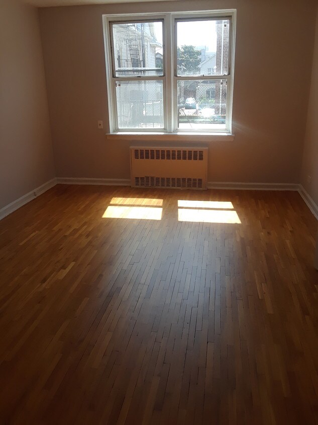 Foto principal - 2039 Homecrest Ave