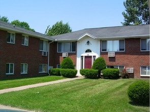 Building Photo - Poplar Gardens