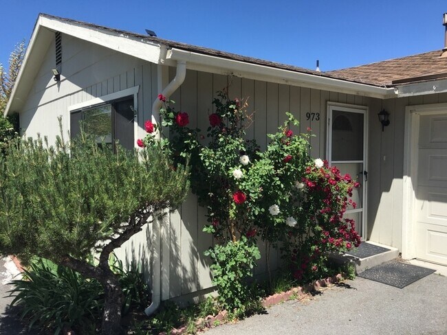 Building Photo - Charming Sparks Duplex - Yard/Garage/AC/1 Pet Friendly