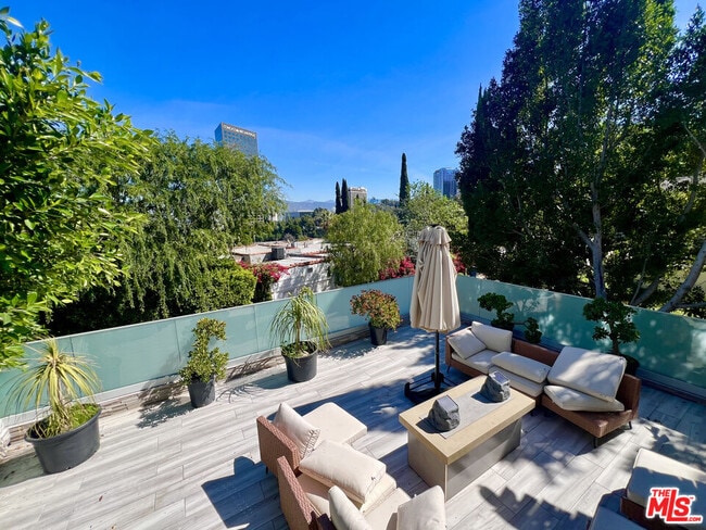 Building Photo - 3943 Fredonia Dr