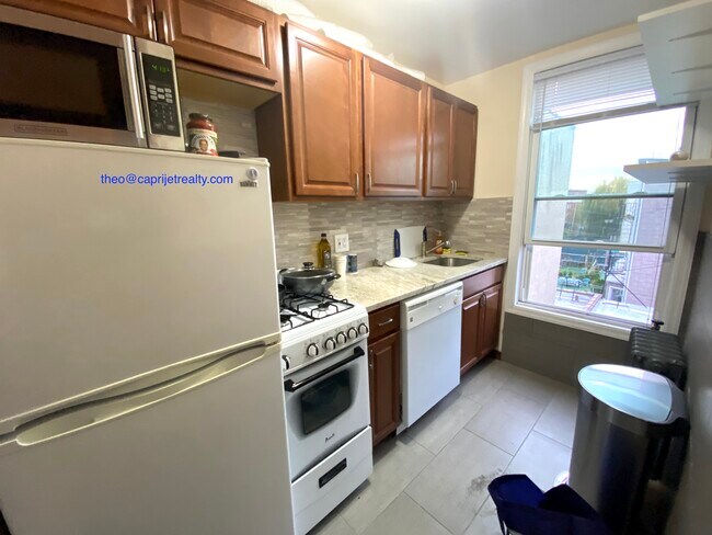 Foto del edificio - 118 Nassau Ave