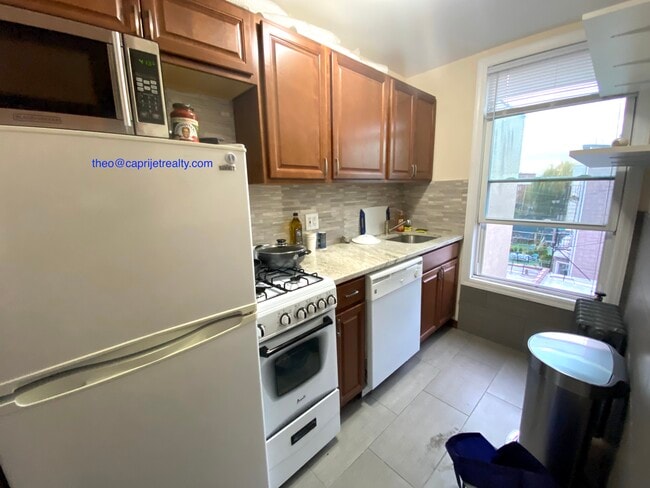 Building Photo - 118 Nassau Ave