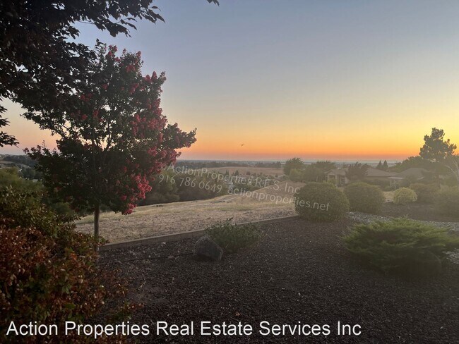 Building Photo - 2 br, 2.5 bath House - 2107 Lavender Hill