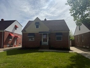 Building Photo - 5533 Beechwood Ave