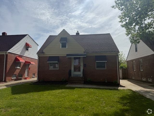 Building Photo - 5533 Beechwood Ave