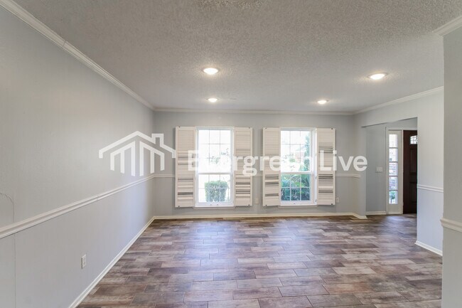 Building Photo - 918 Long Prairie Dr