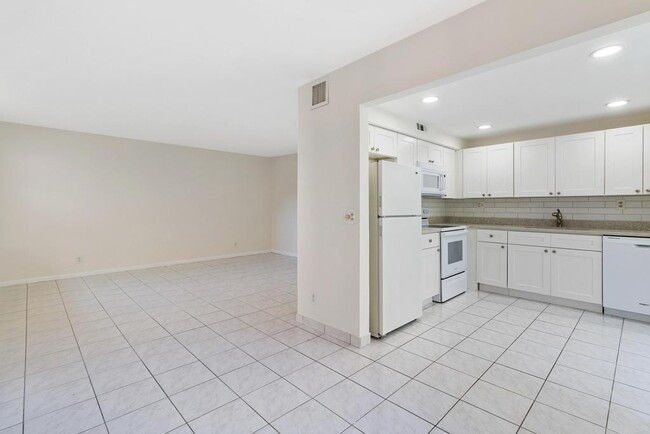 Foto del edificio - 115 Capri B