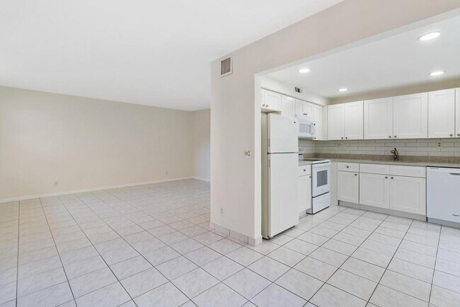 Photo - 115 Capri B Apartment