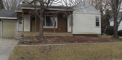 Building Photo - 104 2nd Ave N