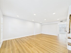 Building Photo - 10380 Briar Forest Dr