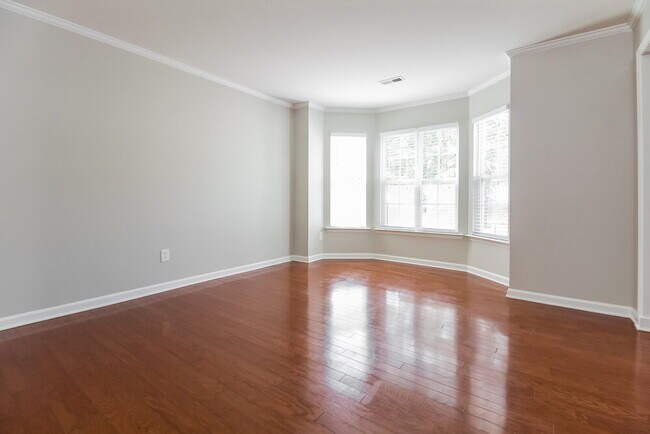 Building Photo - 409 Pyracantha Dr