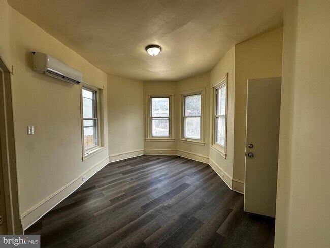 Foto del edificio - 22 N 53rd St