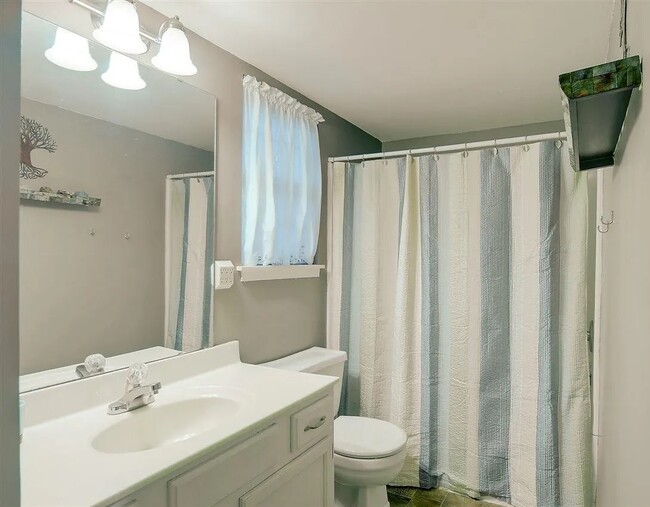 Building Photo - 2401 Sequoia Ct