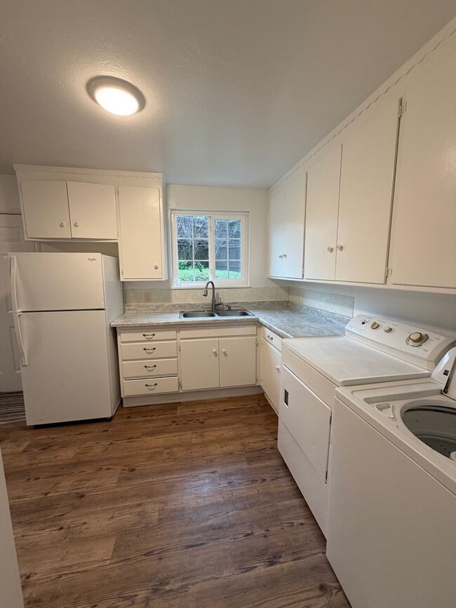 Building Photo - Newly Renovated Home Near Downtown Sonora