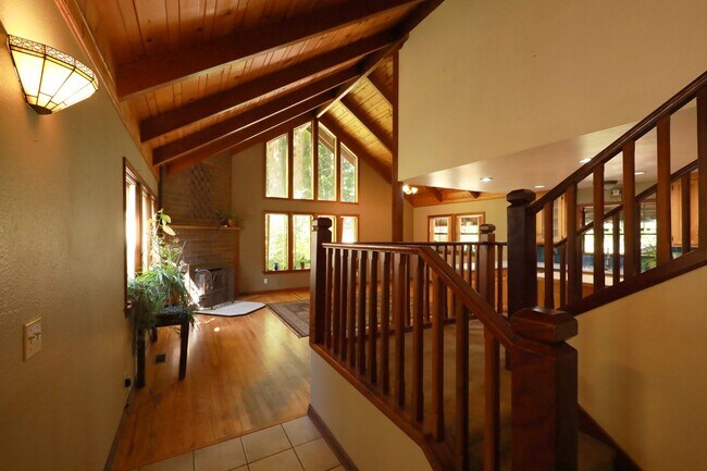 Foto del edificio - Spacious 3/2.5 Custom Home in Kneeland