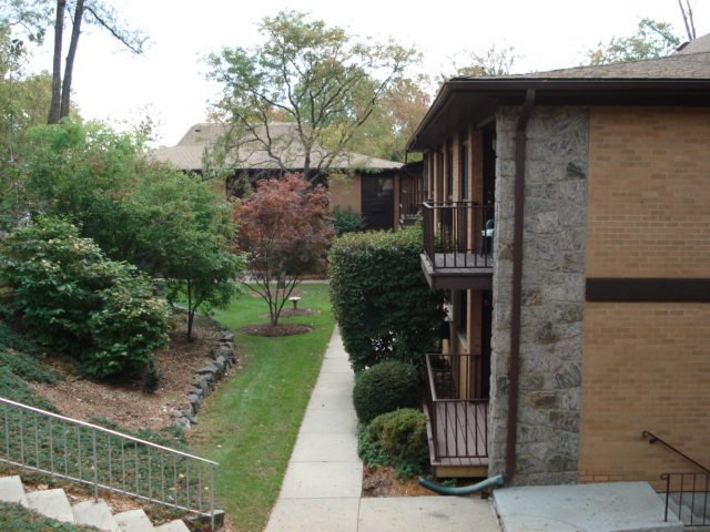 UNIT FACES COURT YARD - 1 W Lawrence Park Dr