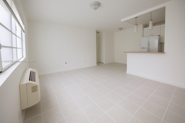 Foto del edificio - 7315 Byron Ave