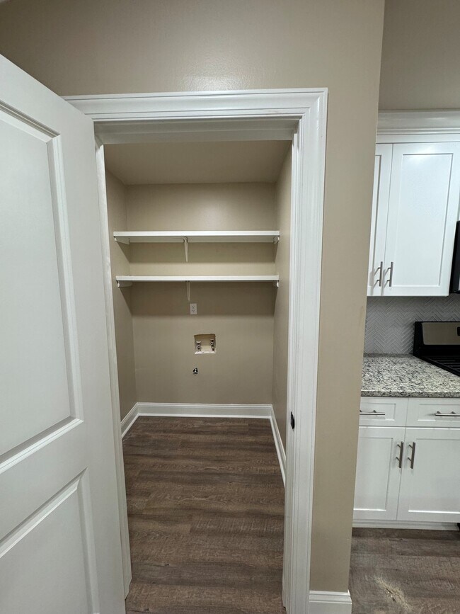 Foto del edificio - 4909 Bayside Ct
