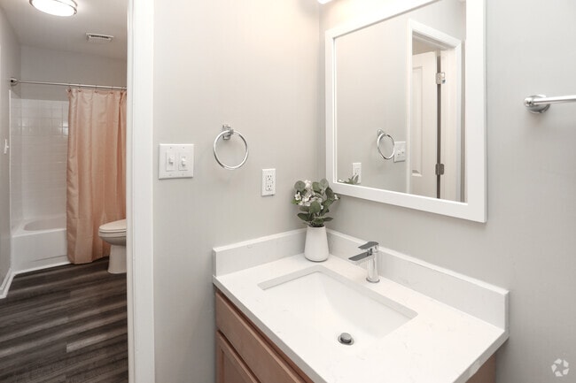 2BR, 1.5BA - 1000SF - Crooked Creek