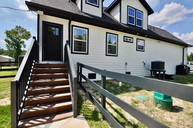 Building Photo - 111 Big Deer Dr