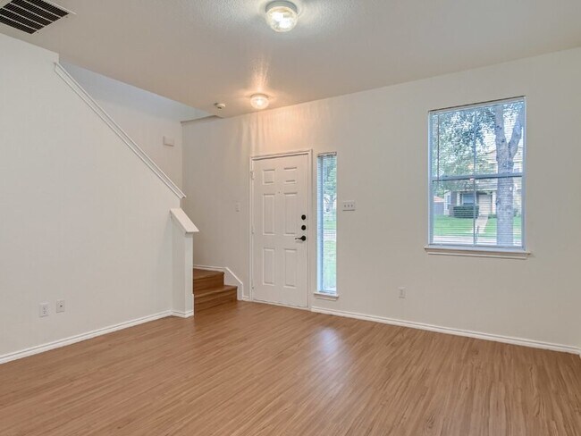 Foto del edificio - 13913 Harris Ridge Blvd