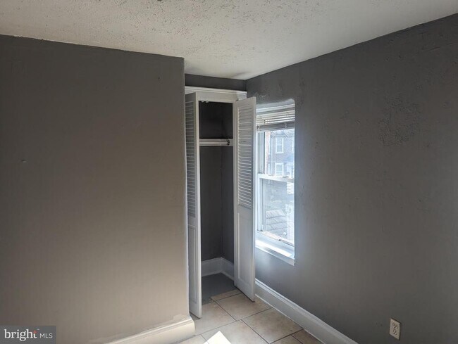 Building Photo - 2906 W Octagon Rd