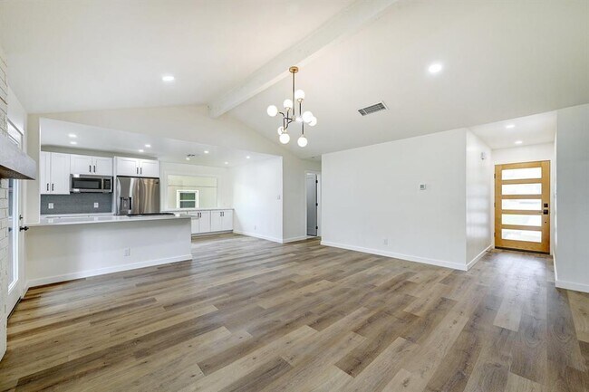 Building Photo - 1013 Hillside Oaks Dr