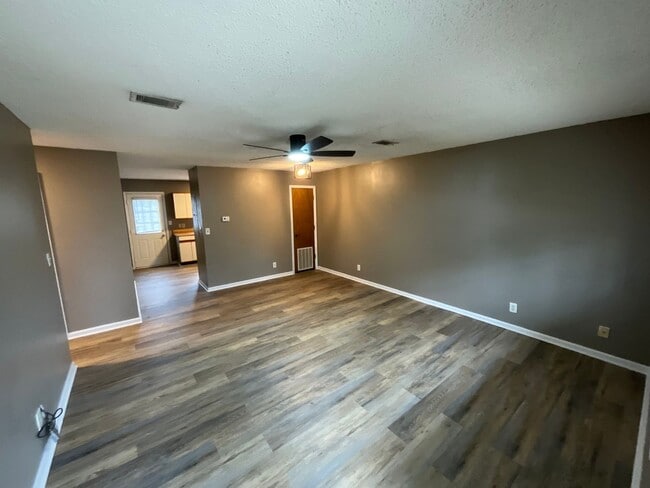 Building Photo - 4387 Wilton St