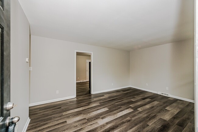 Building Photo - 735 Edgegreen Dr
