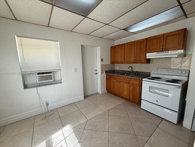 Foto del edificio - 381 NW 16th St