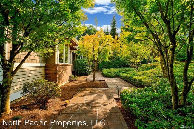 Building Photo - 4 br, 3.5 bath House - 17 Diamond S Ranch