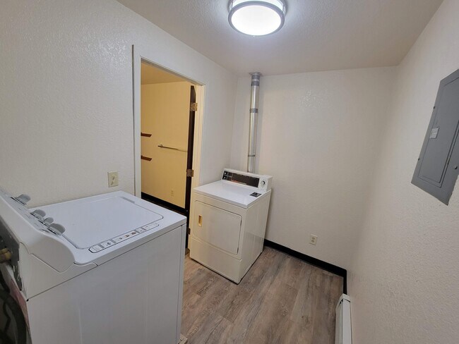 Building Photo - 3125 East Beech Way, Unit 6 - Beech