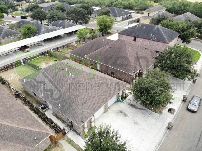 Foto del edificio - 616 Jade St