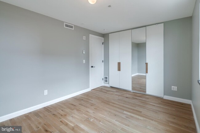 Building Photo - 2101 Kimball St