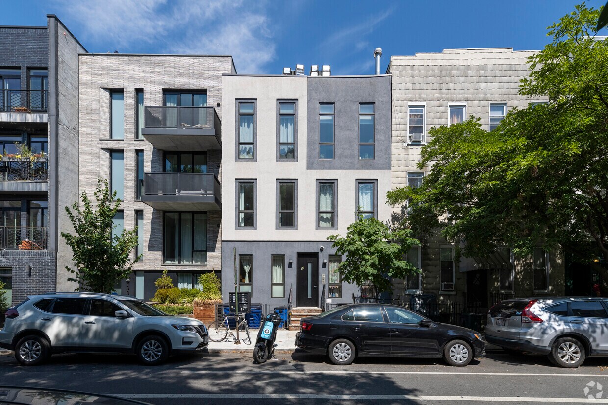 Building Photo - 85 Eagle St