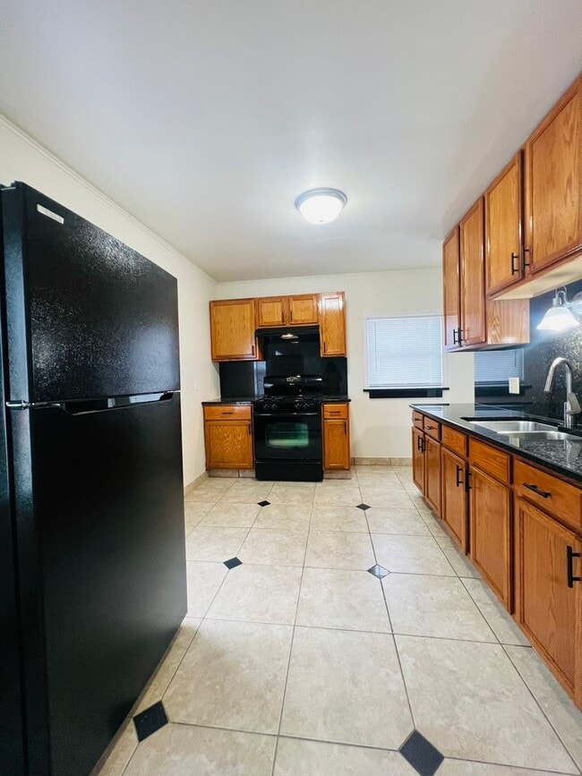 Building Photo - Charming 2-Bedroom Ranch with Modern Finishes & Attached Garage