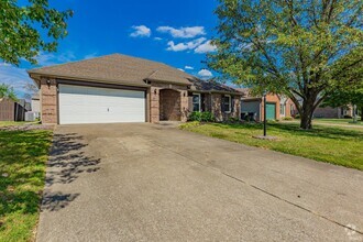 Building Photo - 3900 Deer Trail