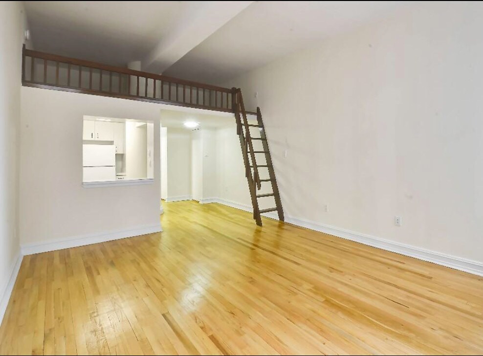 Primary Photo - 13 Astor Pl
