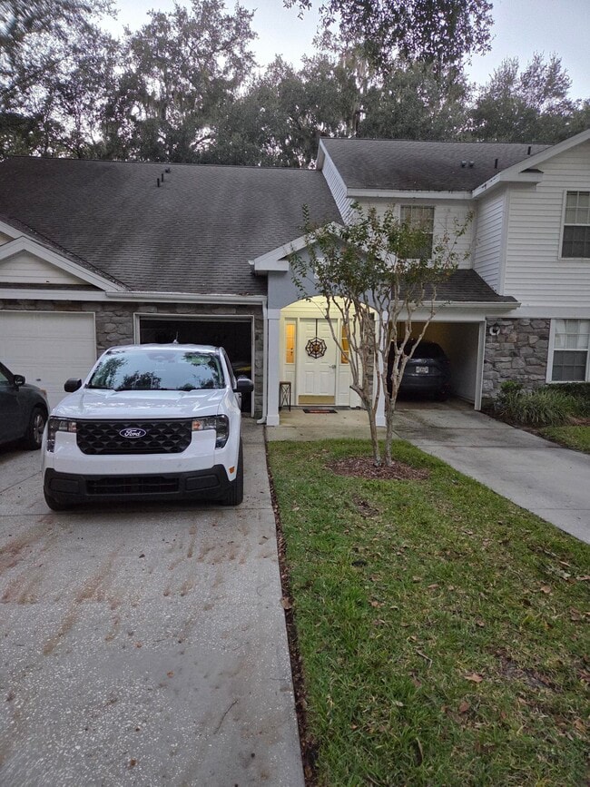 Estacionamiento en la entrada - 1030 Loch Vail